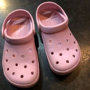 CROCS girls size 2 light pink